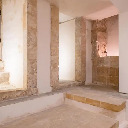 Deluxe Dammuso In Centro Storico 아파트 *