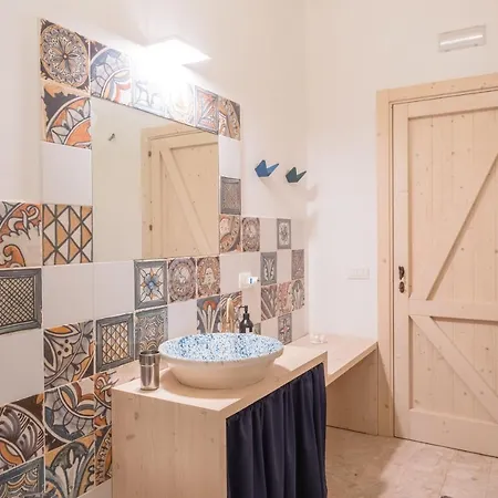 Deluxe Dammuso In Centro Storico 아파트 *